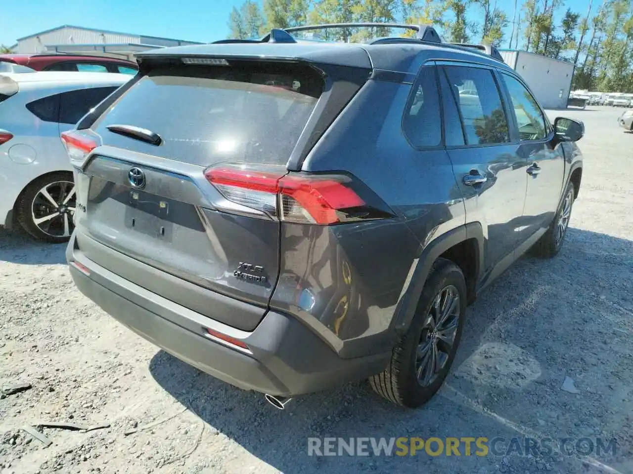 4 Photograph of a damaged car JTMB6RFV2ND057427 TOYOTA RAV4 2022