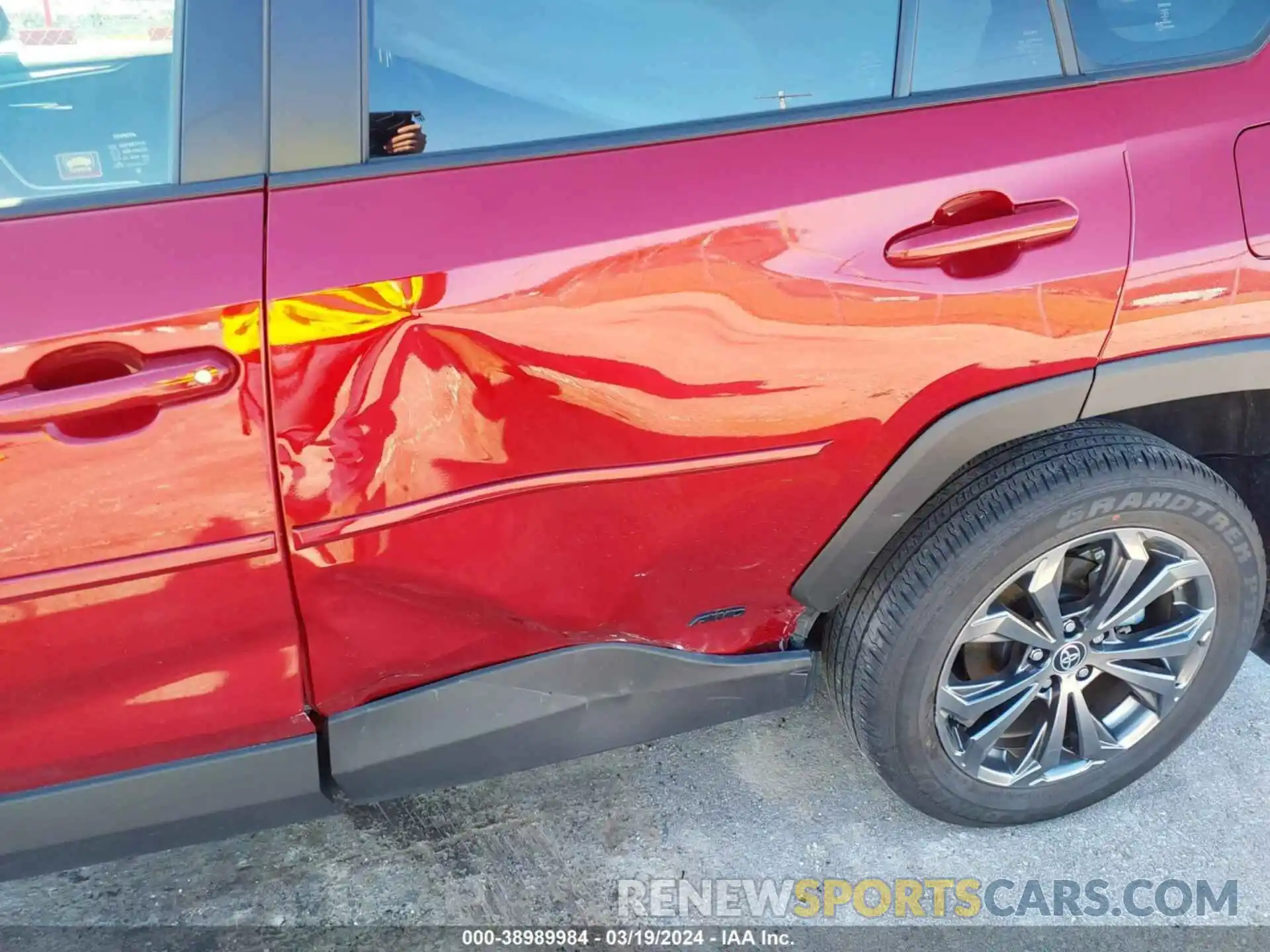 6 Photograph of a damaged car JTMB6RFV4ND060197 TOYOTA RAV4 2022