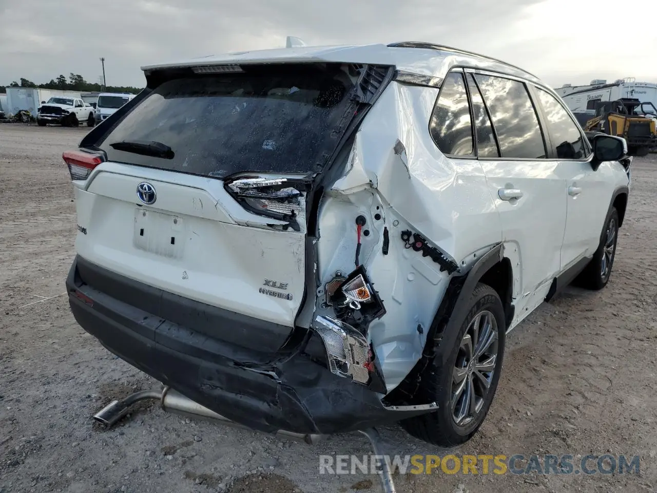 4 Photograph of a damaged car JTMB6RFV7ND521652 TOYOTA RAV4 2022