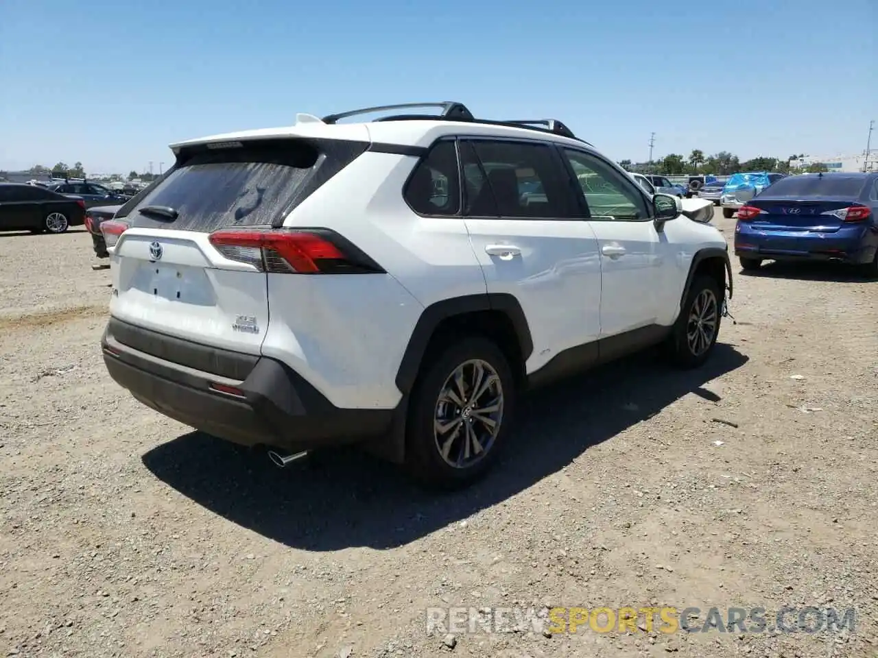 4 Photograph of a damaged car JTMB6RFV7NJ019788 TOYOTA RAV4 2022