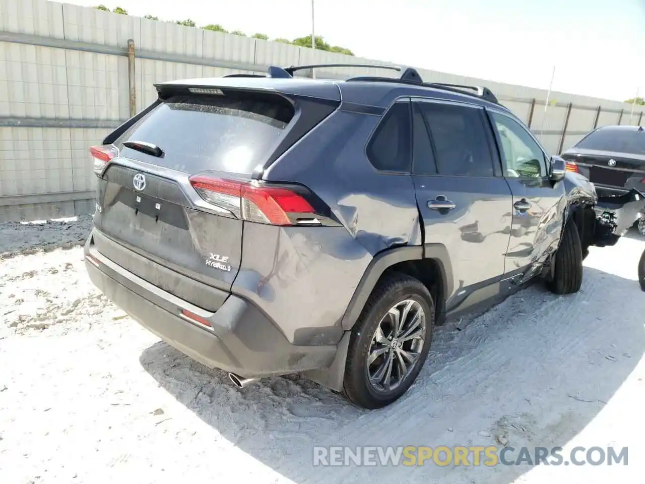 4 Photograph of a damaged car JTMB6RFVXND524982 TOYOTA RAV4 2022