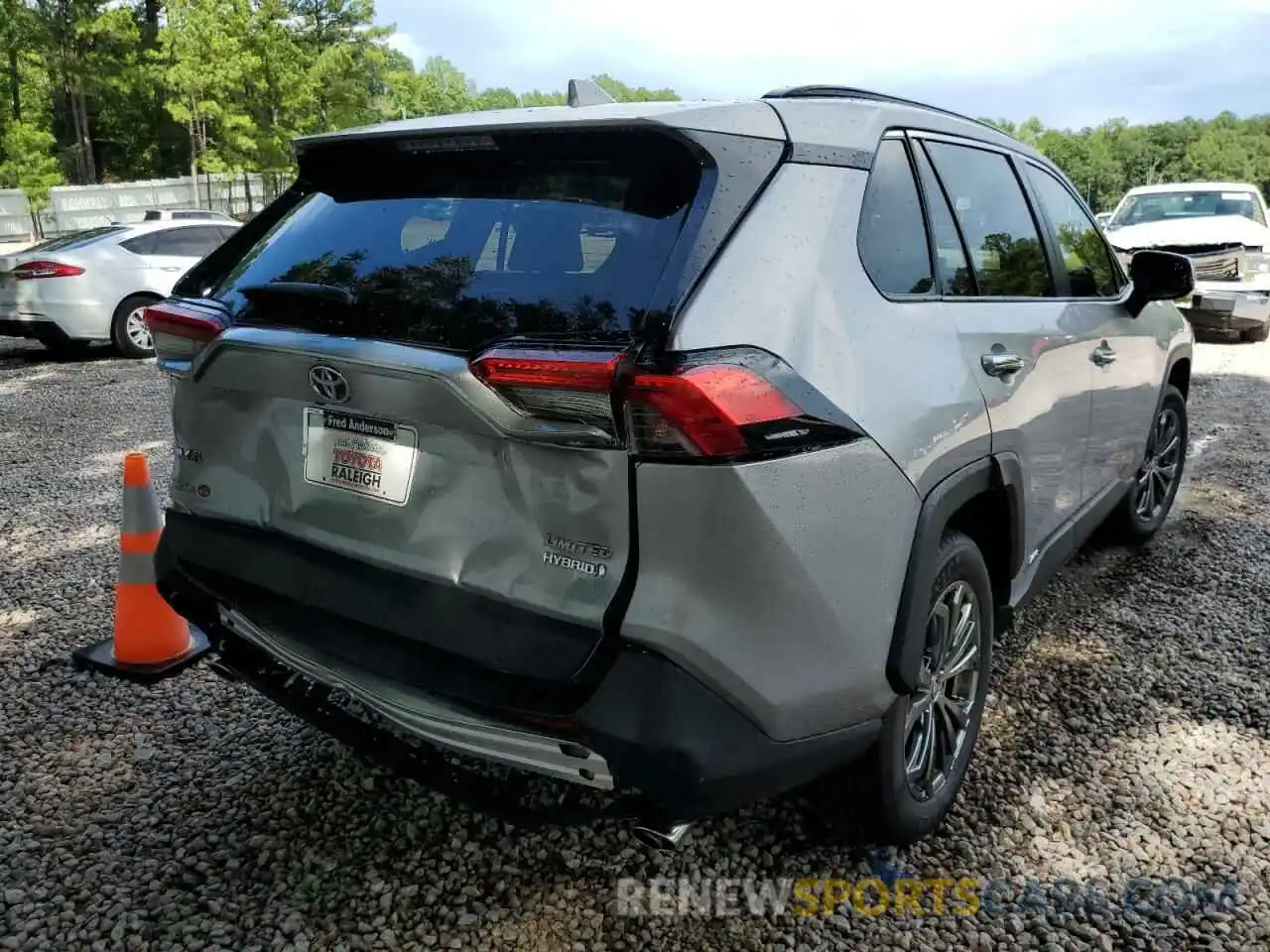 4 Photograph of a damaged car JTMD6RFV2ND057145 TOYOTA RAV4 2022