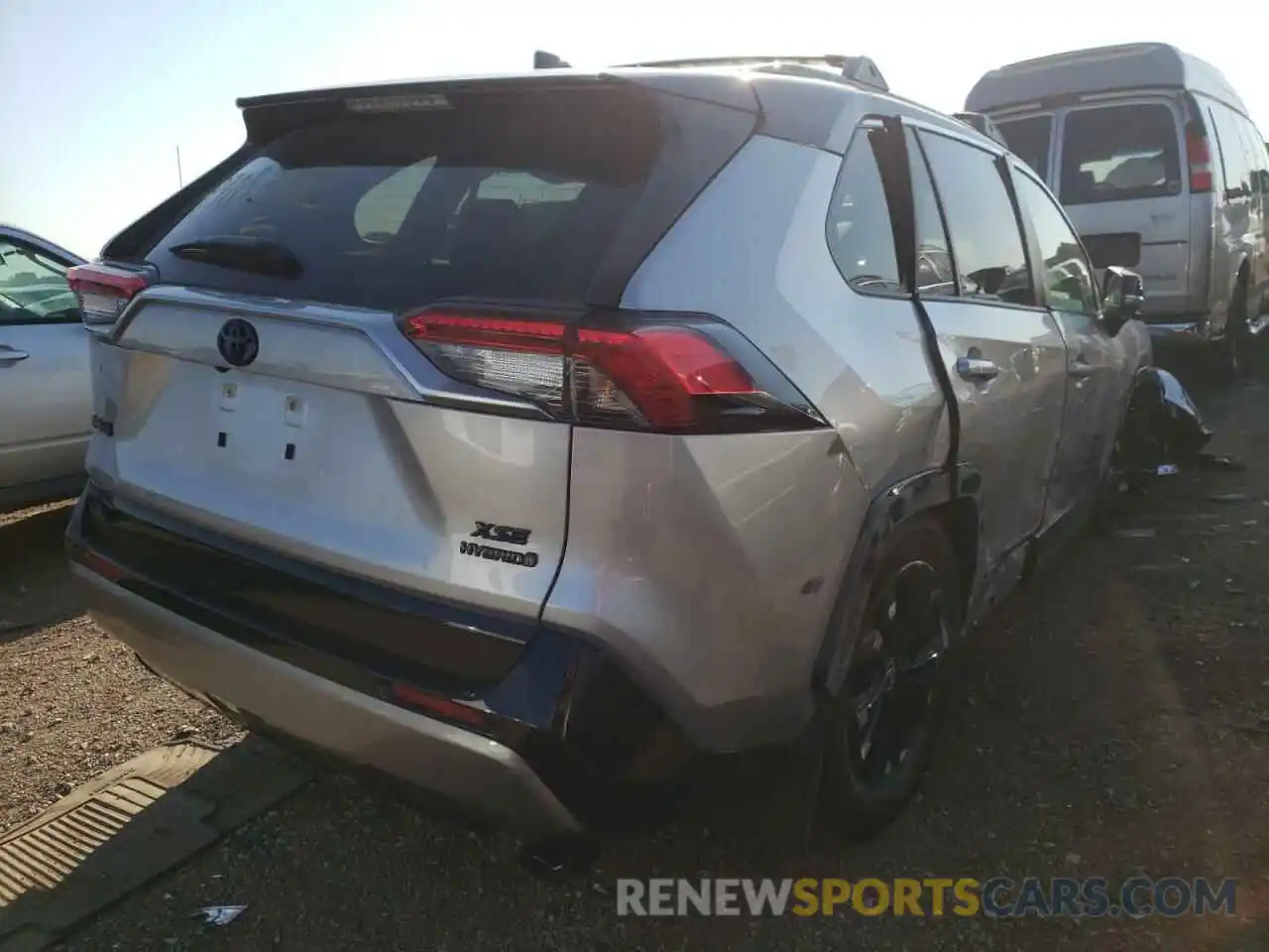 4 Photograph of a damaged car JTME6RFVXNJ015621 TOYOTA RAV4 2022