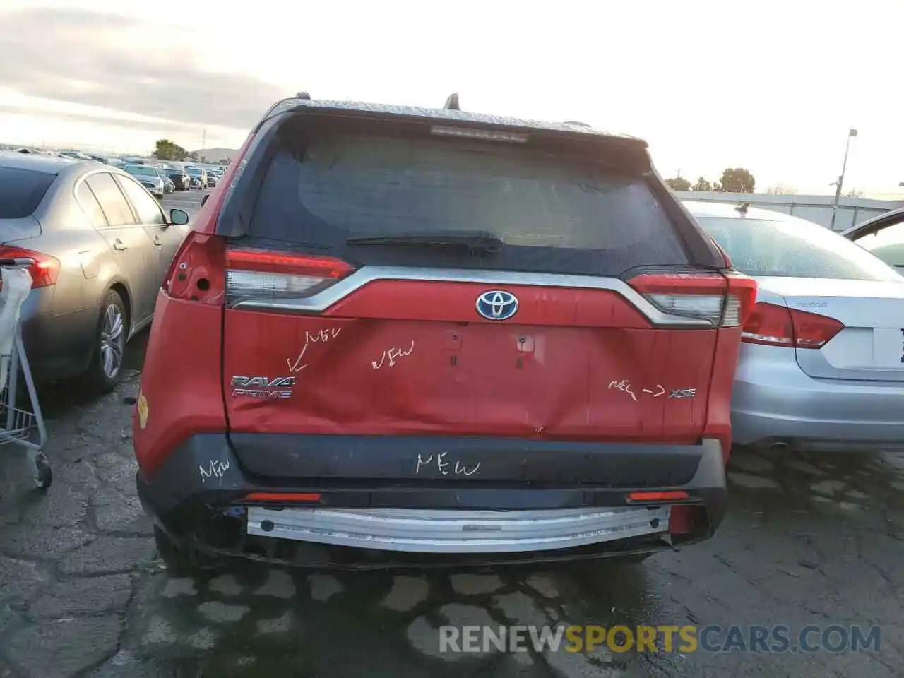 6 Photograph of a damaged car JTMEB3FV0ND096667 TOYOTA RAV4 2022