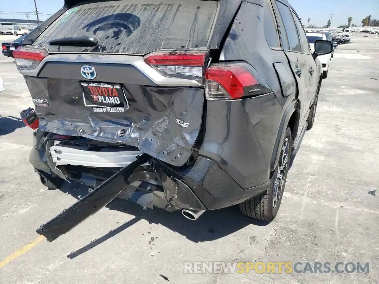 9 Photograph of a damaged car JTMFB3FV6ND089386 TOYOTA RAV4 2022