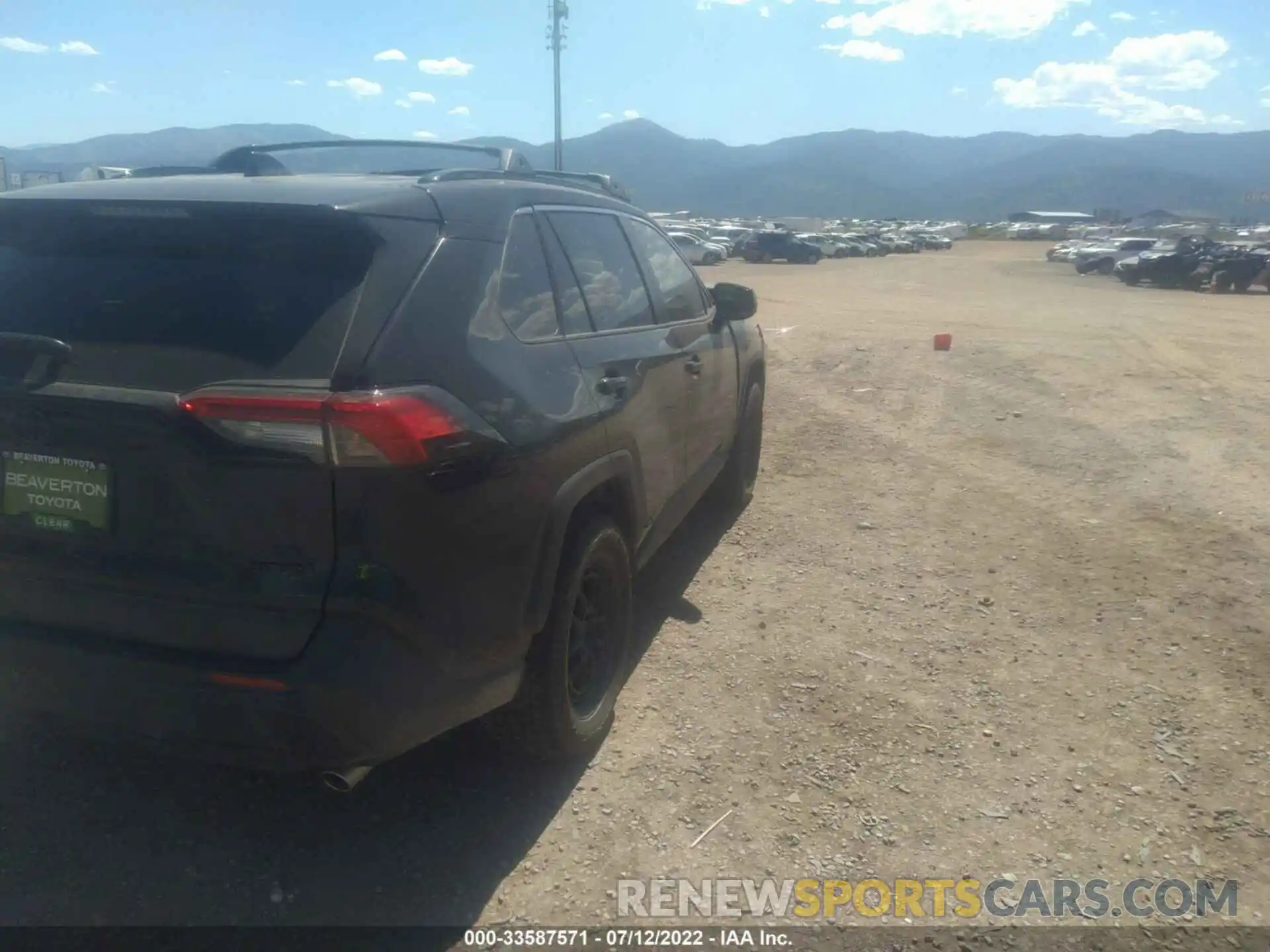 4 Photograph of a damaged car JTMLWRFV1ND147236 TOYOTA RAV4 2022