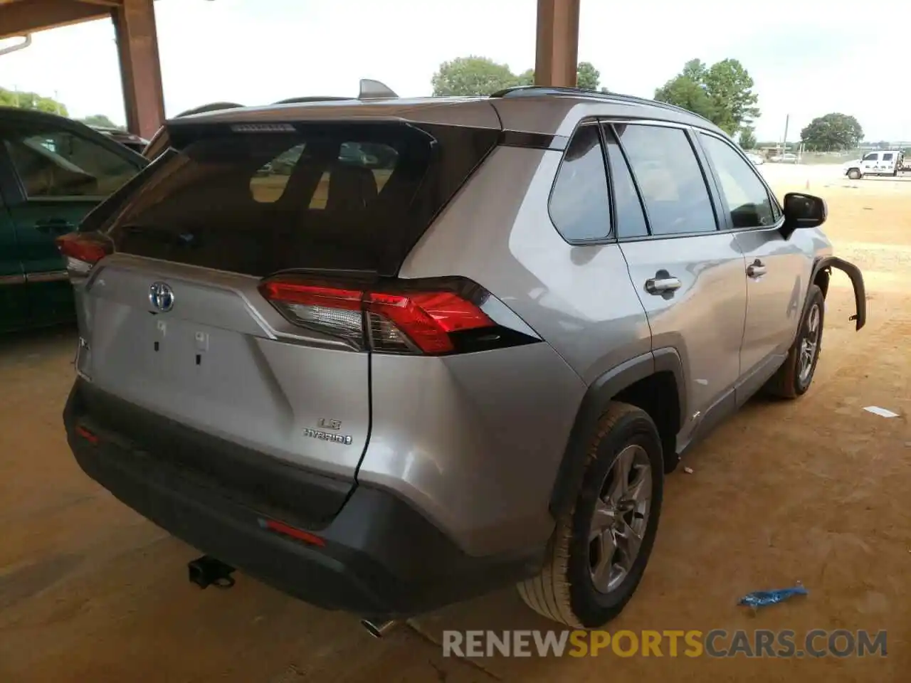 4 Photograph of a damaged car JTMLWRFV1ND563562 TOYOTA RAV4 2022