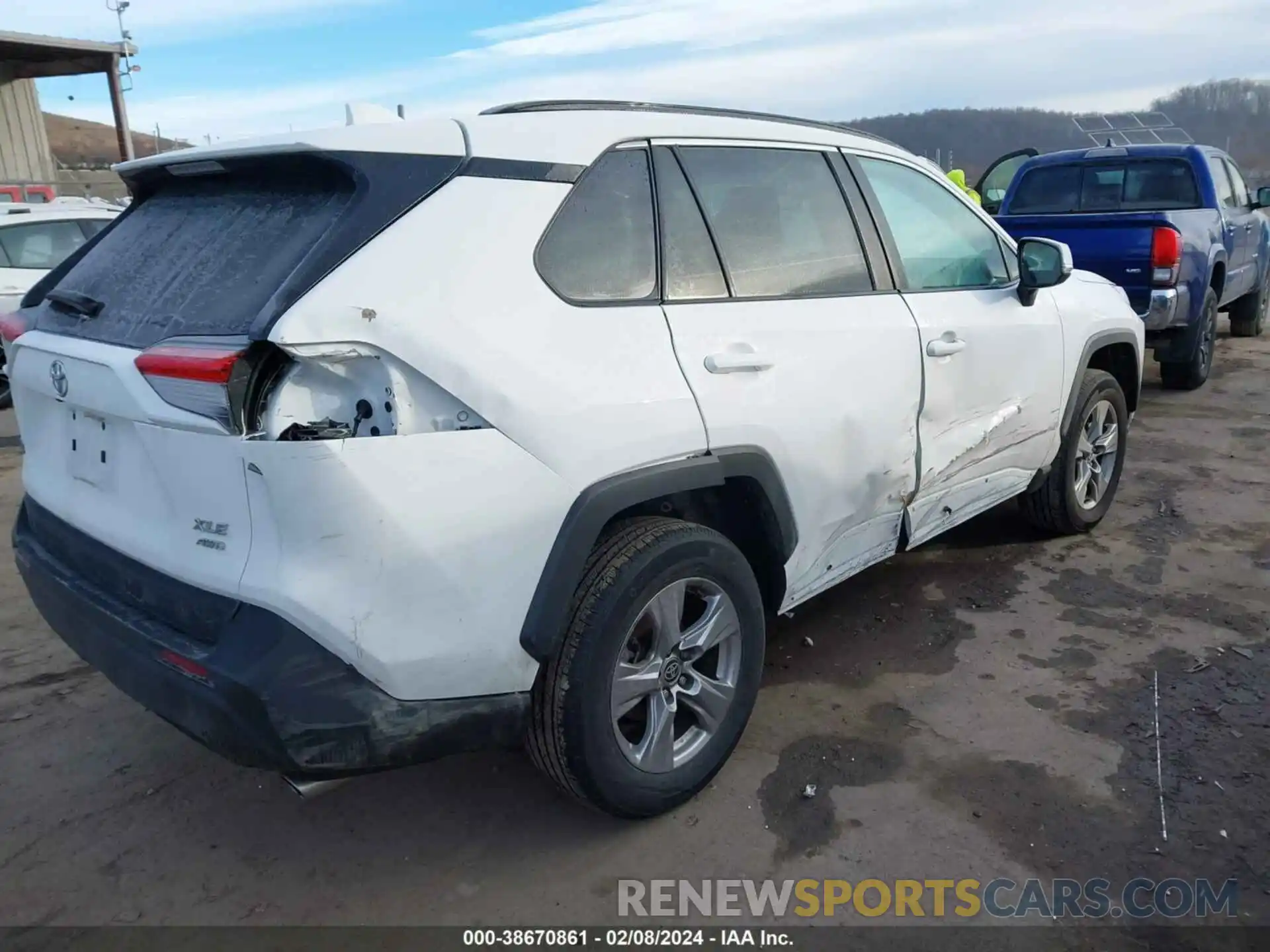 4 Photograph of a damaged car 2T3P1RFV4PC328130 TOYOTA RAV4 2023