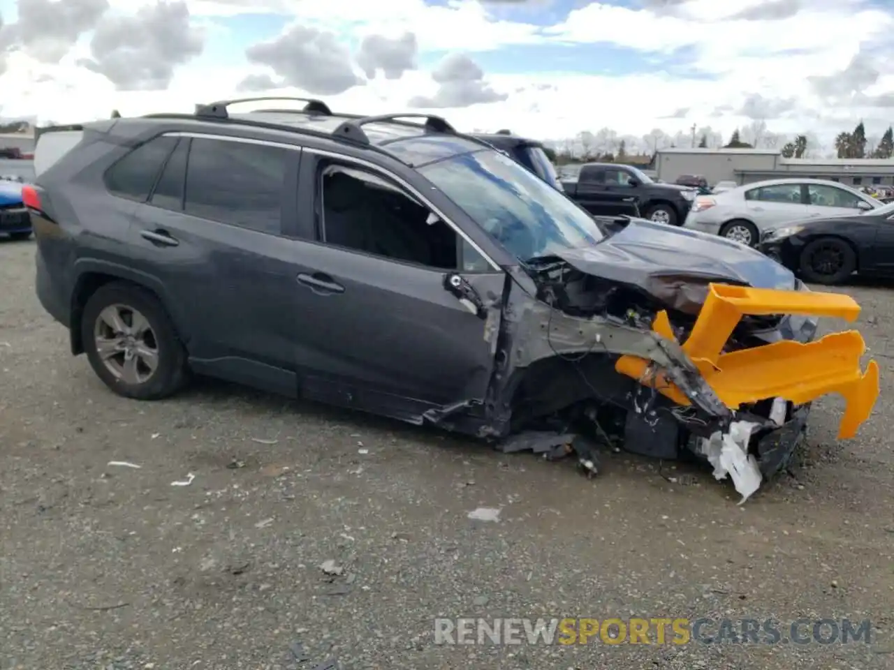 4 Photograph of a damaged car 2T3P1RFV5PW345677 TOYOTA RAV4 2023