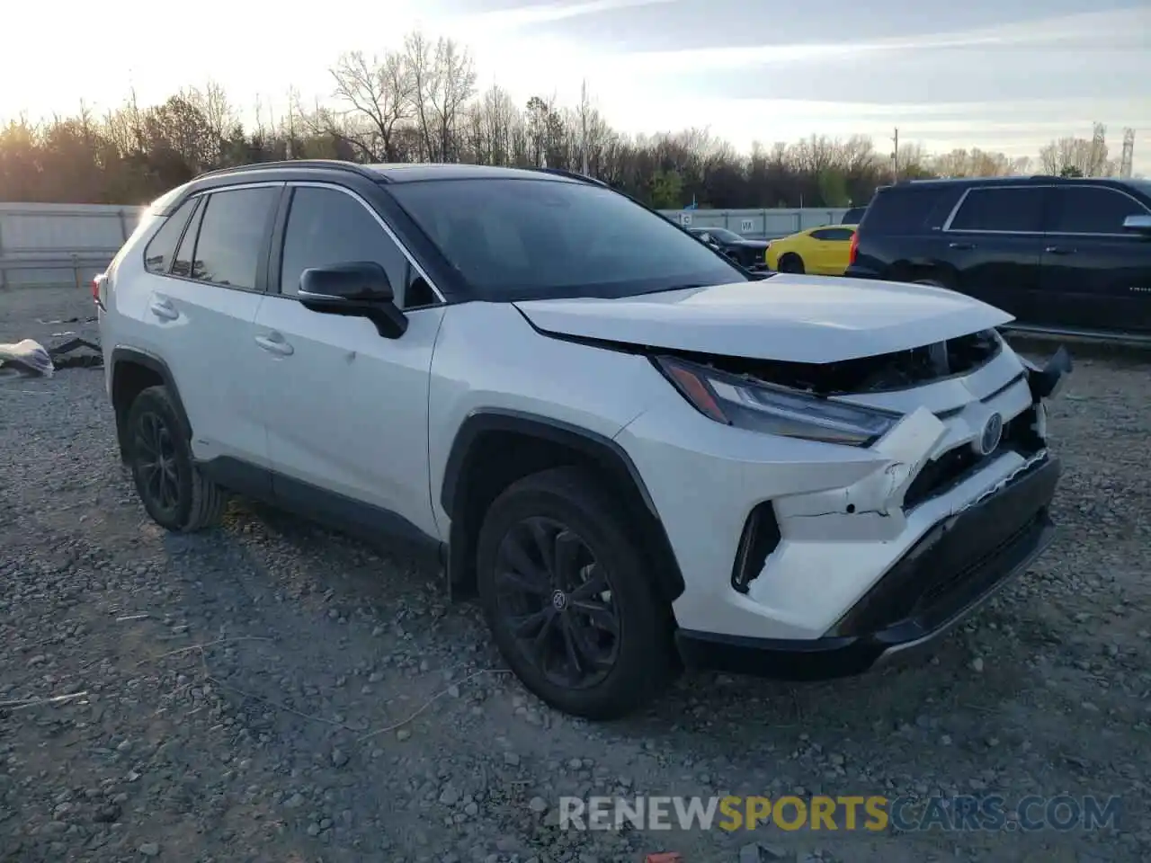 4 Photograph of a damaged car 4T3E6RFVXPU129929 TOYOTA RAV4 2023