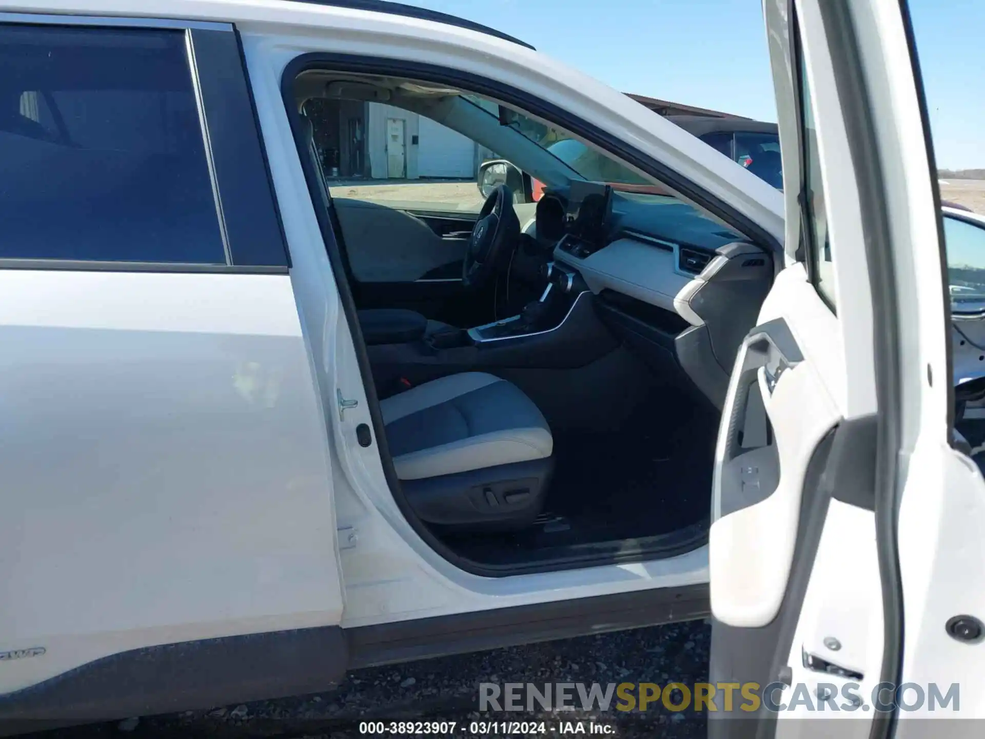 5 Photograph of a damaged car JTMD6RFV5PD081183 TOYOTA RAV4 2023