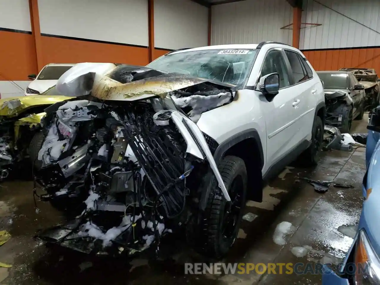 1 Photograph of a damaged car 2T3R1RFV2RW412392 TOYOTA RAV4 2024