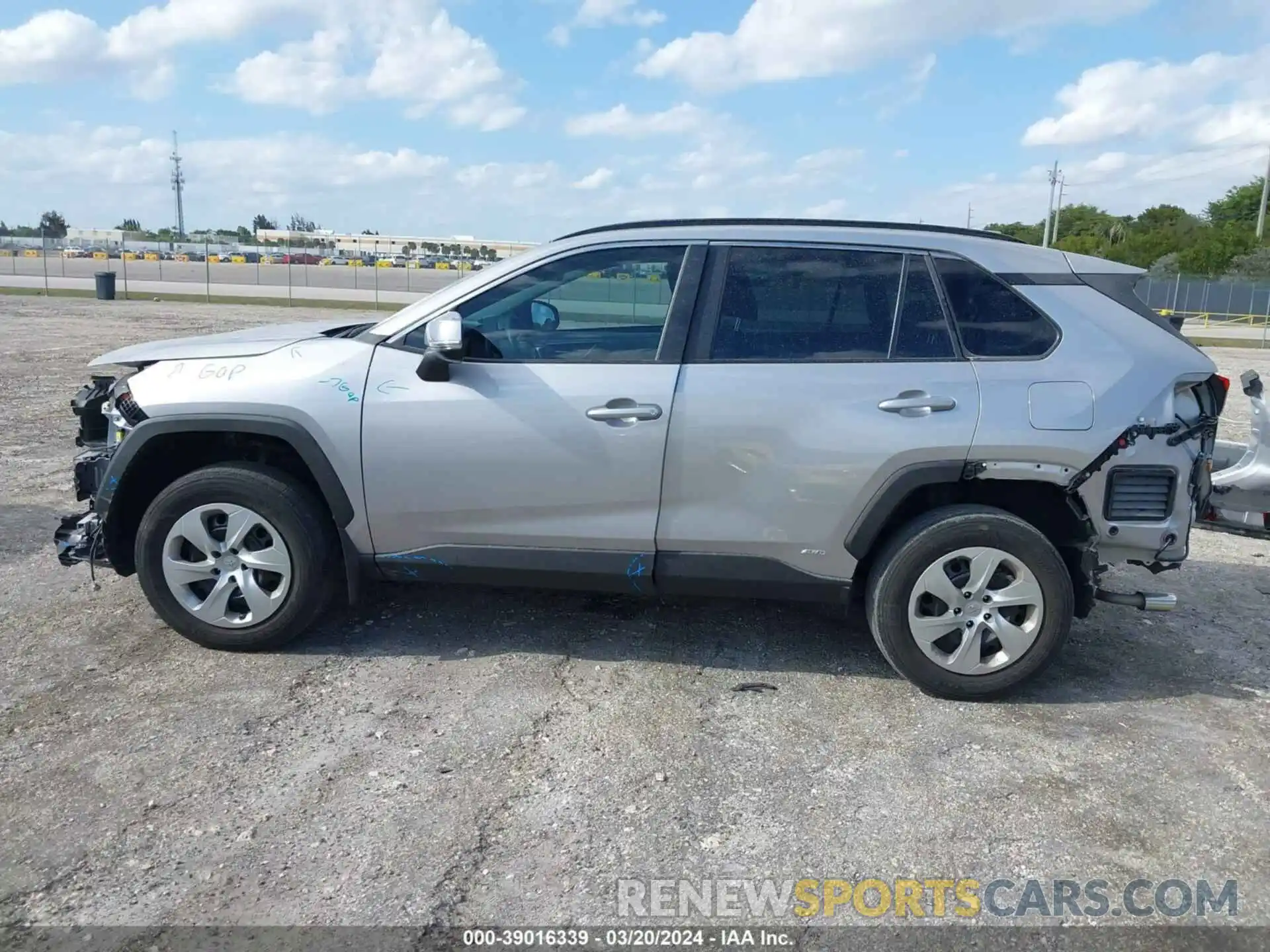 15 Photograph of a damaged car 4T3RWRFV8RU117153 TOYOTA RAV4 2024