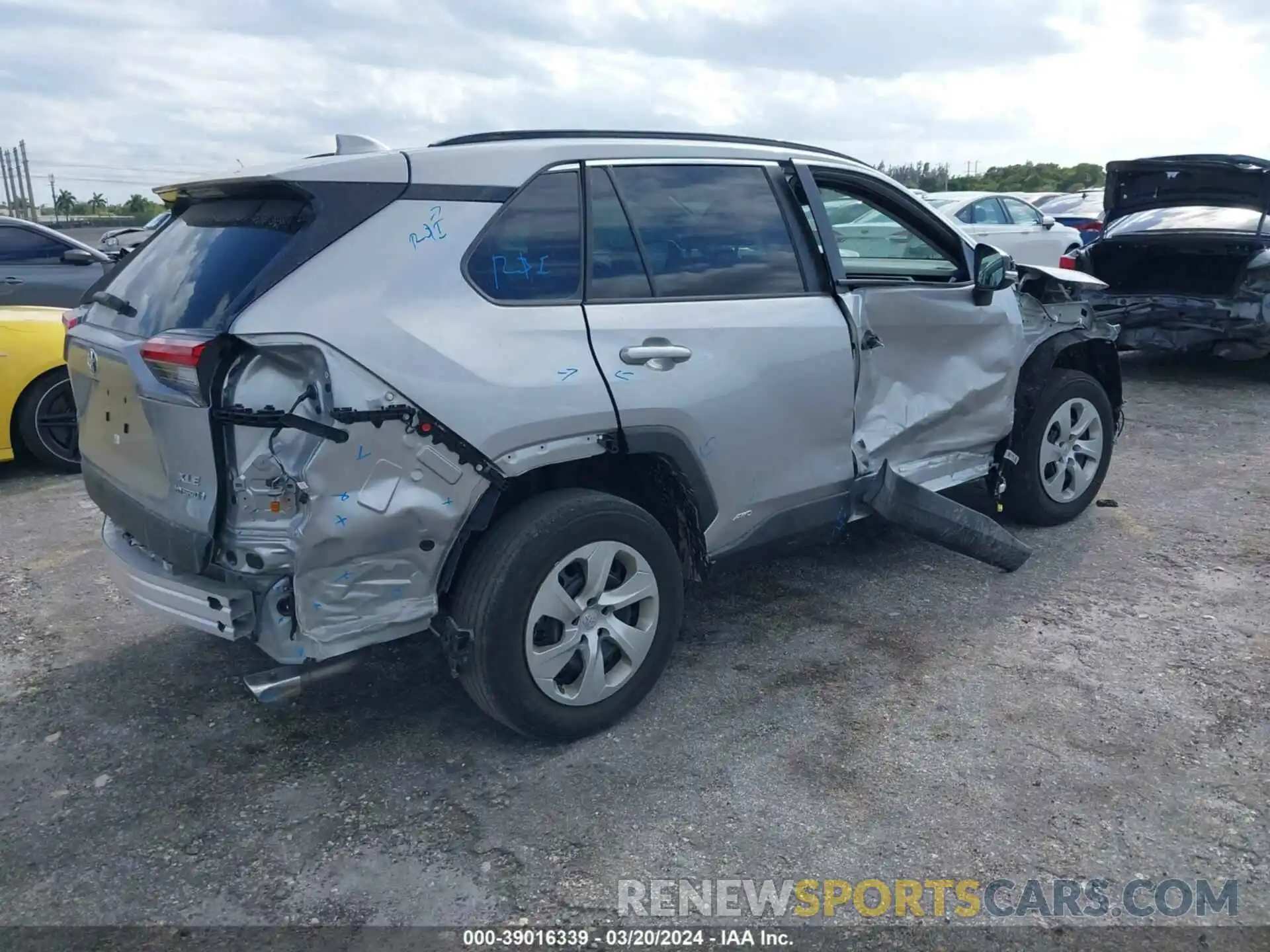 4 Photograph of a damaged car 4T3RWRFV8RU117153 TOYOTA RAV4 2024