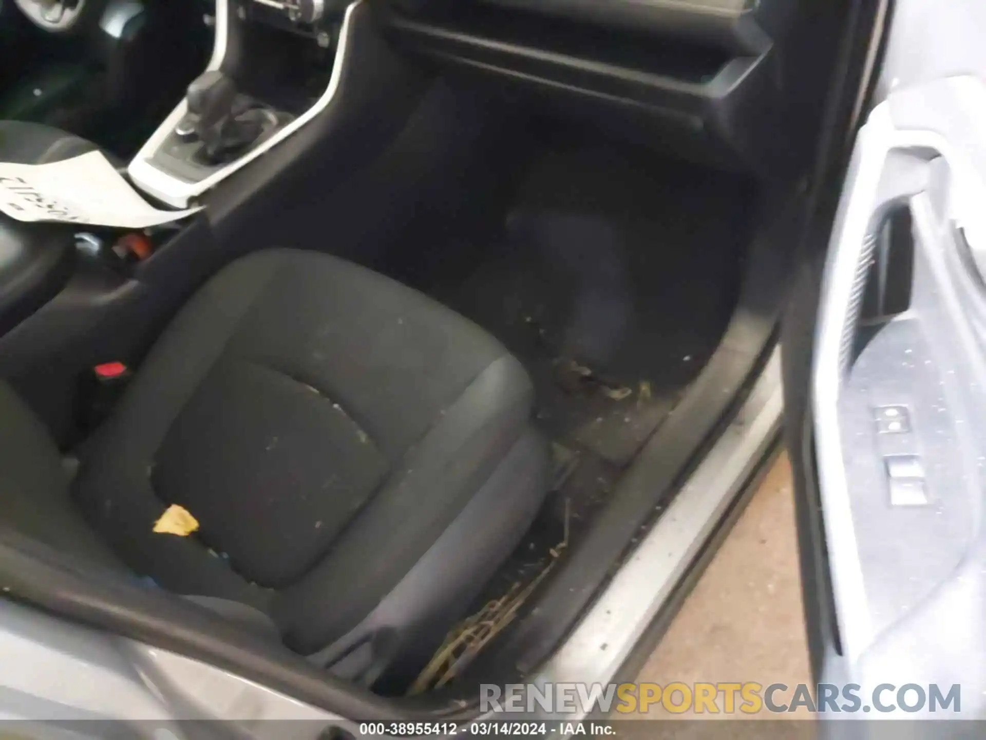 5 Photograph of a damaged car 2T3LWRFV8KW006372 TOYOTA RAV4 HYBRID 2019