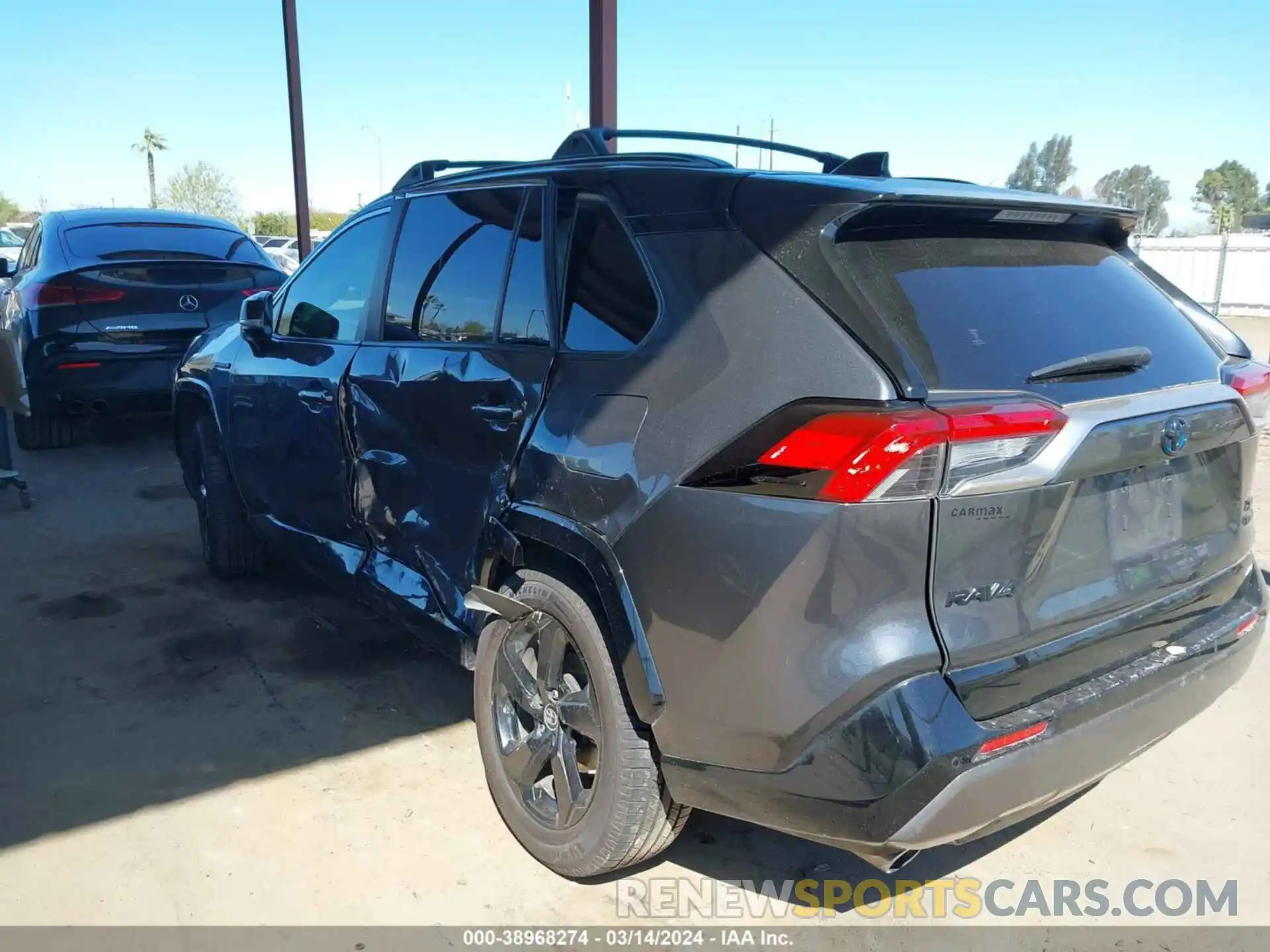 17 Photograph of a damaged car JTMEWRFV9KD515635 TOYOTA RAV4 HYBRID 2019