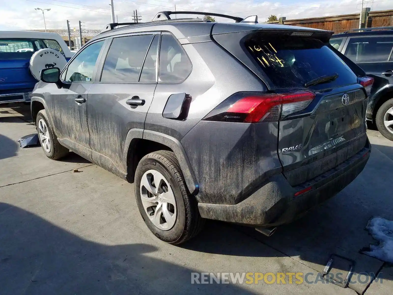 3 Фотография поврежденного автомобиля 2T3F1RFV2KW006248 TOYOTA RAV4 LE 2019