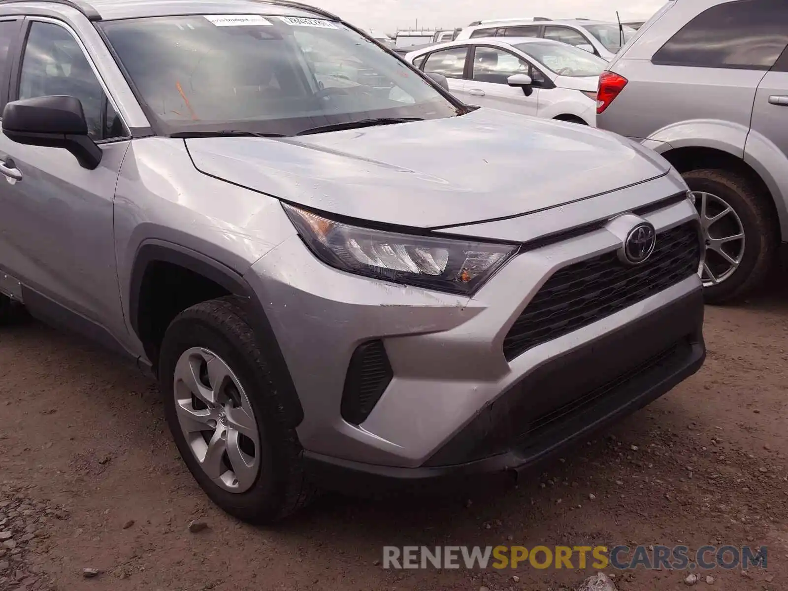 9 Photograph of a damaged car 2T3F1RFV2KW019002 TOYOTA RAV4 LE 2019