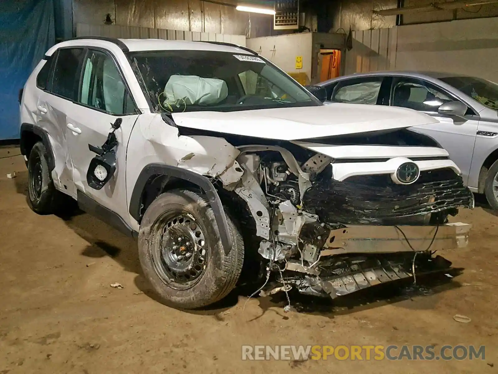 1 Photograph of a damaged car 2T3F1RFV5KW065164 TOYOTA RAV4 LE 2019