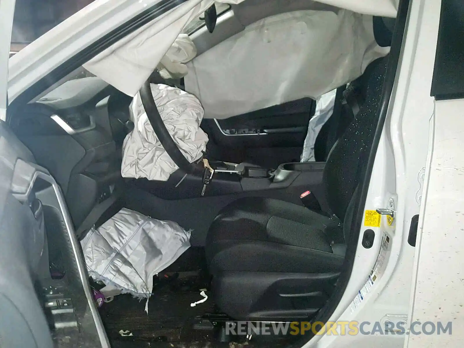 5 Photograph of a damaged car 2T3F1RFV5KW065164 TOYOTA RAV4 LE 2019