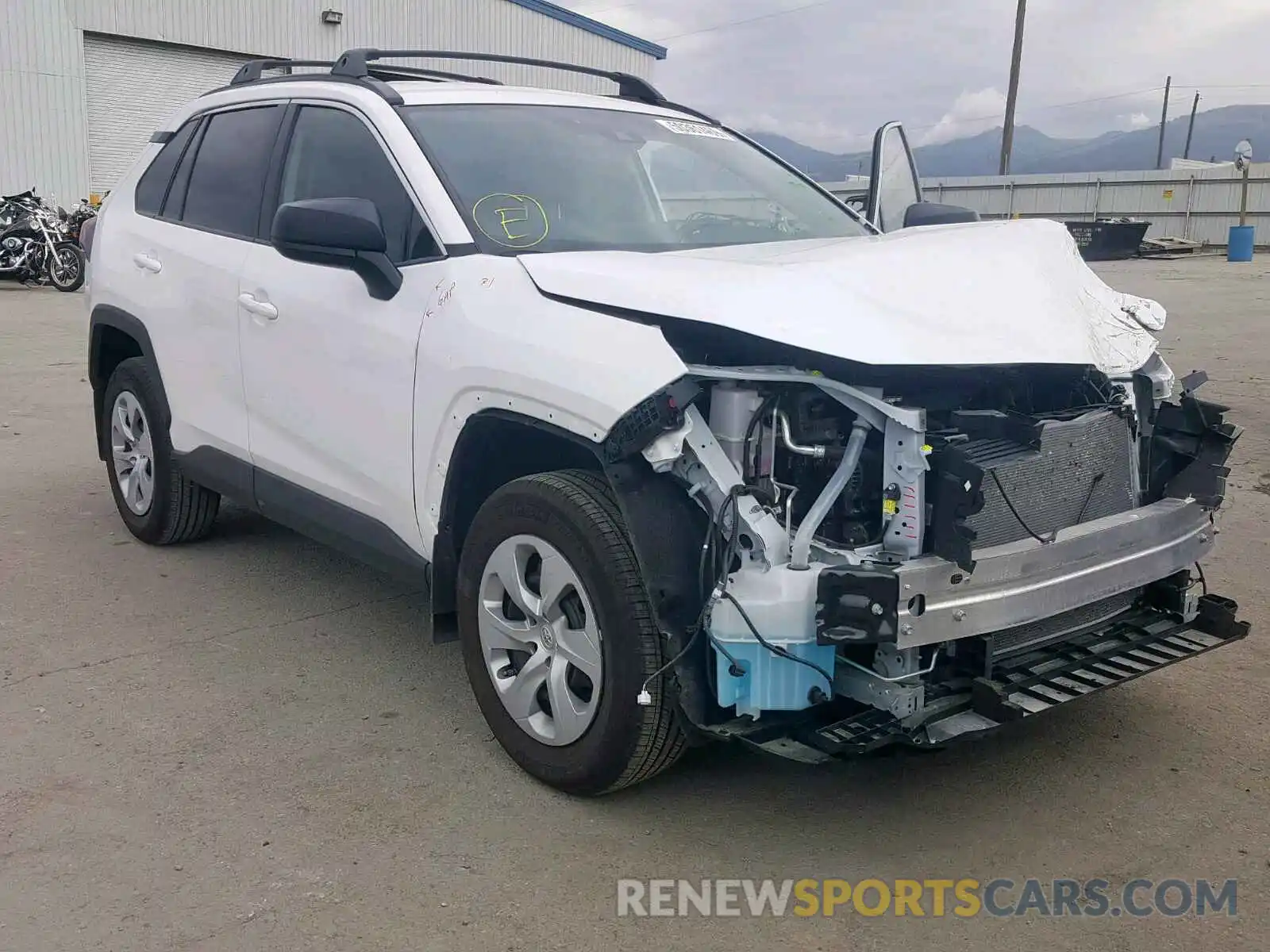 1 Photograph of a damaged car 2T3F1RFV8KW005301 TOYOTA RAV4 LE 2019