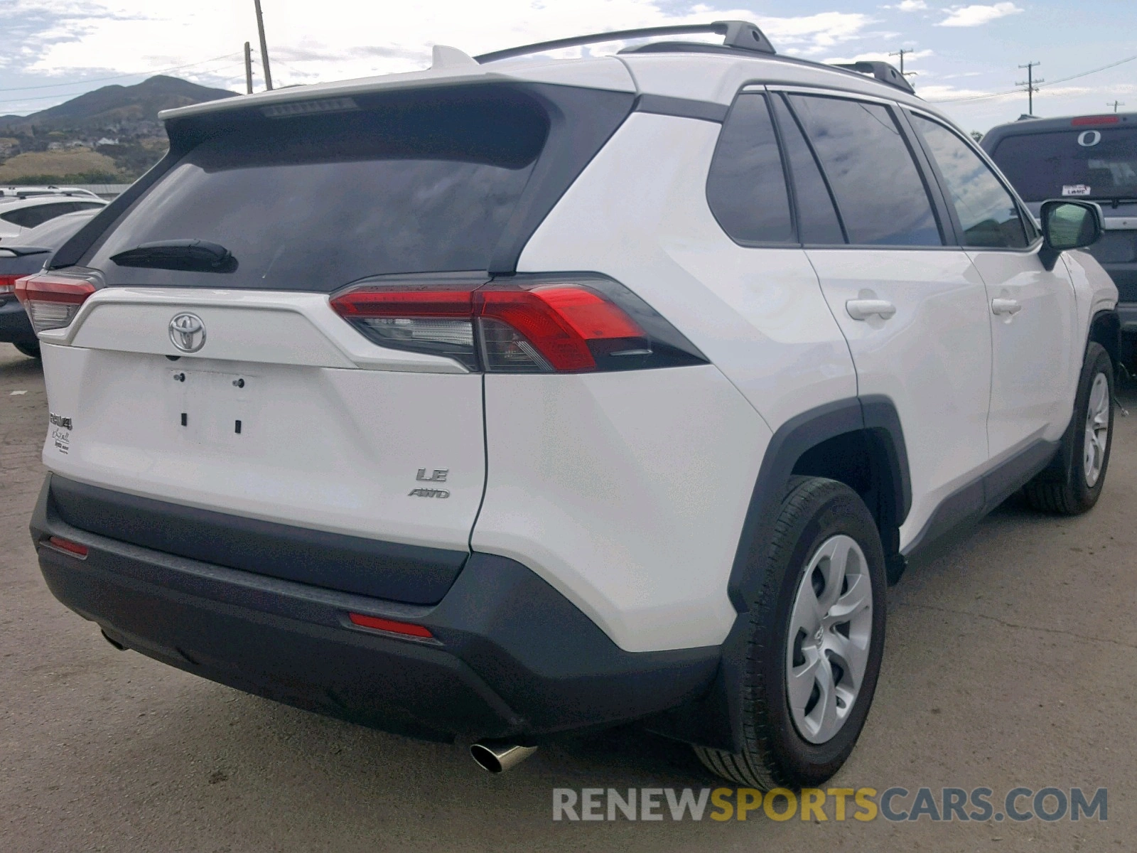 4 Photograph of a damaged car 2T3F1RFV8KW005301 TOYOTA RAV4 LE 2019