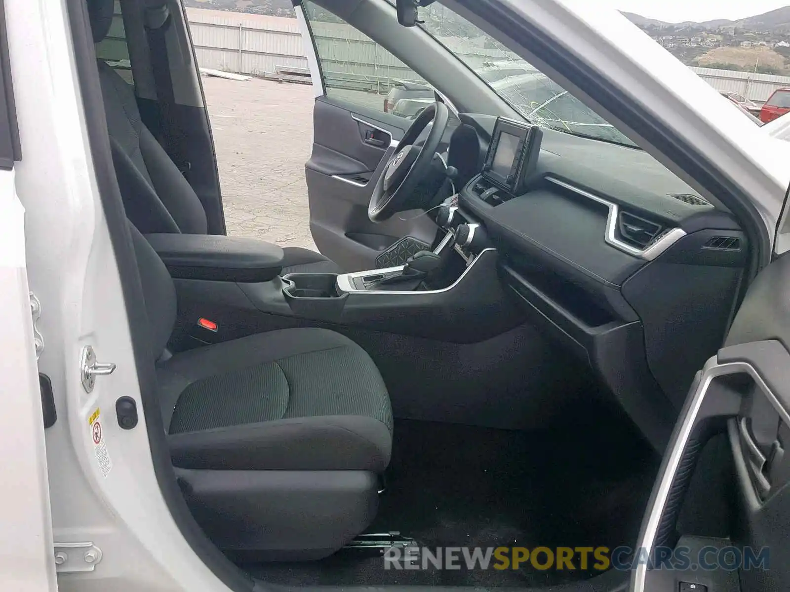 5 Photograph of a damaged car 2T3F1RFV8KW005301 TOYOTA RAV4 LE 2019