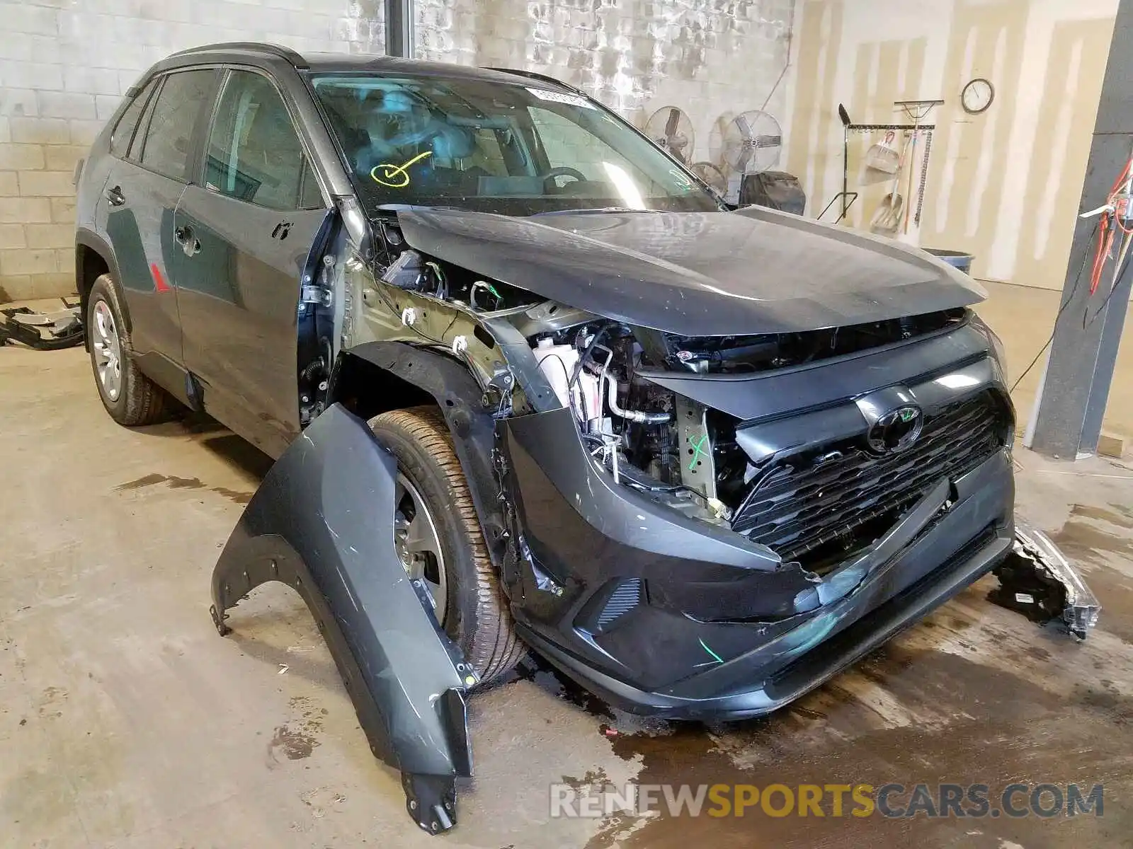 1 Photograph of a damaged car 2T3G1RFV0KW083883 TOYOTA RAV4 LE 2019