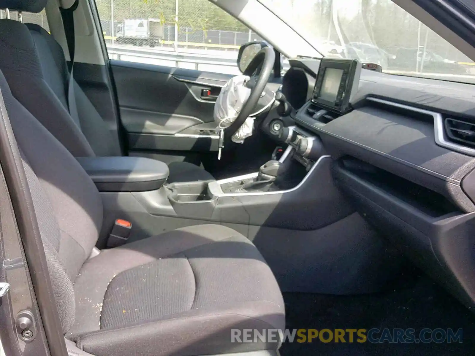 5 Photograph of a damaged car 2T3G1RFV8KW003469 TOYOTA RAV4 LE 2019