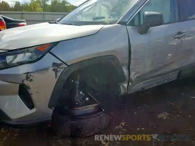 9 Photograph of a damaged car 2T3H1RFV0KW013675 TOYOTA RAV4 LE 2019