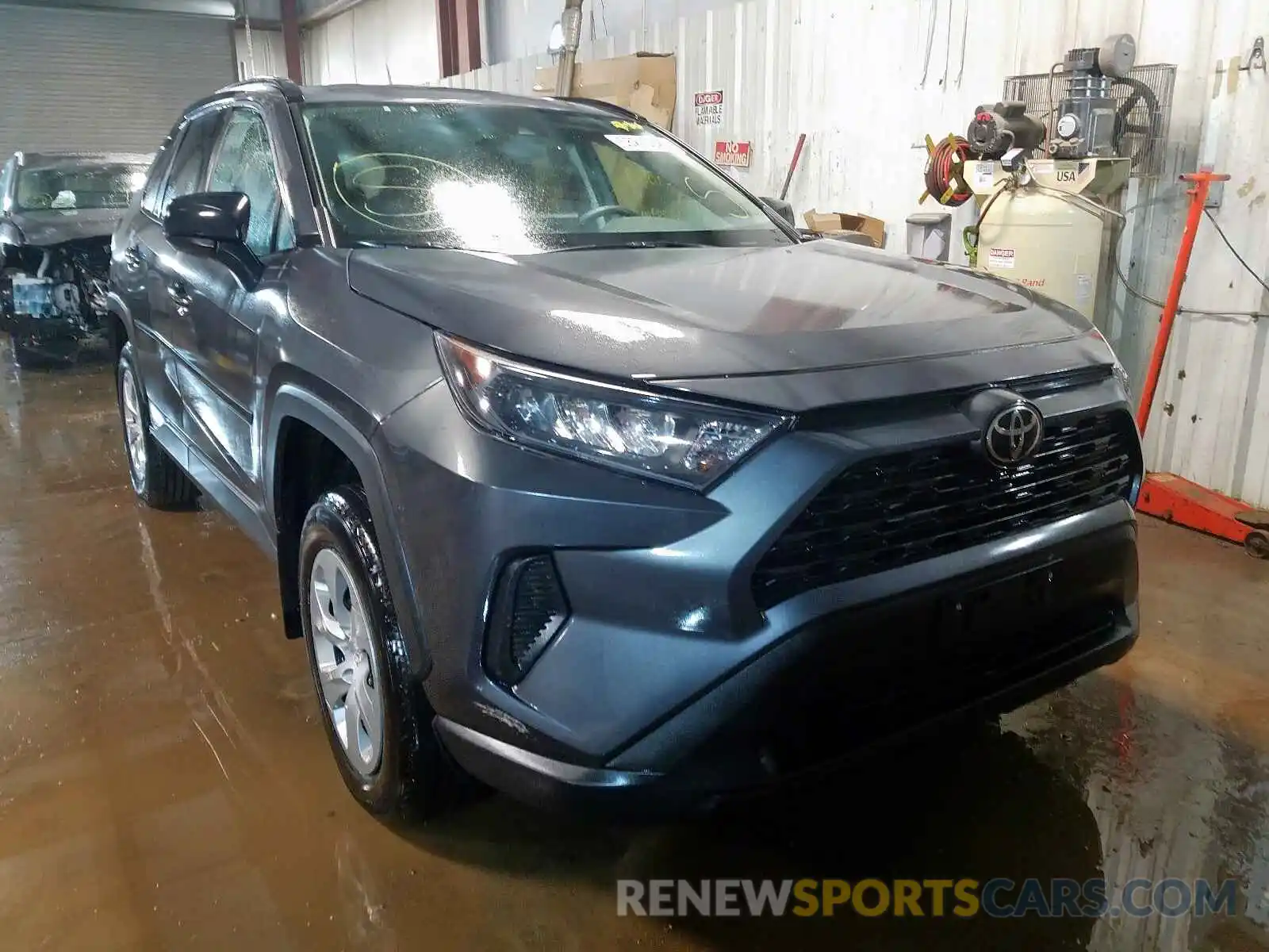 1 Photograph of a damaged car 2T3H1RFV0KW023686 TOYOTA RAV4 LE 2019