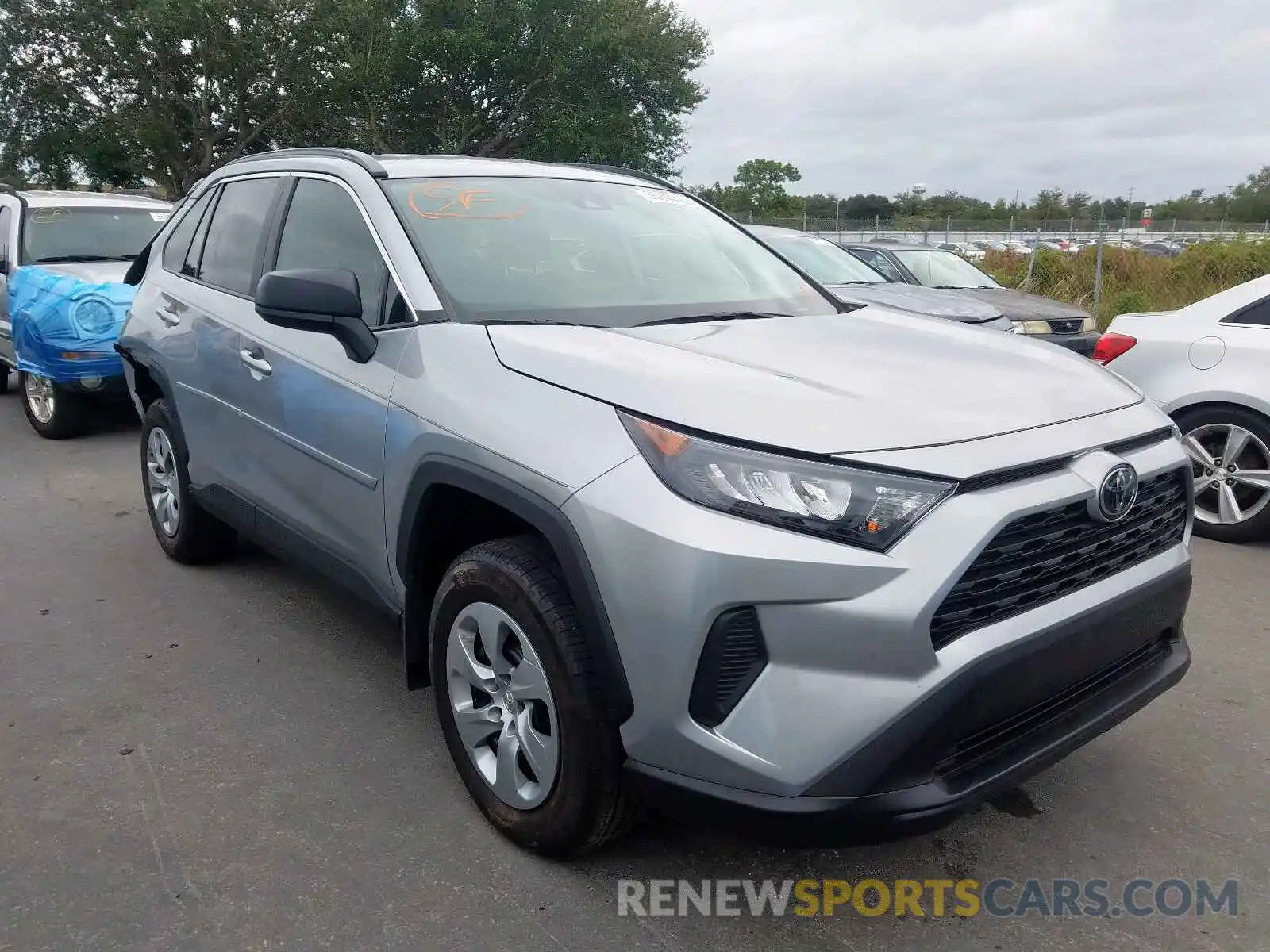 1 Photograph of a damaged car 2T3H1RFV1KW041257 TOYOTA RAV4 LE 2019