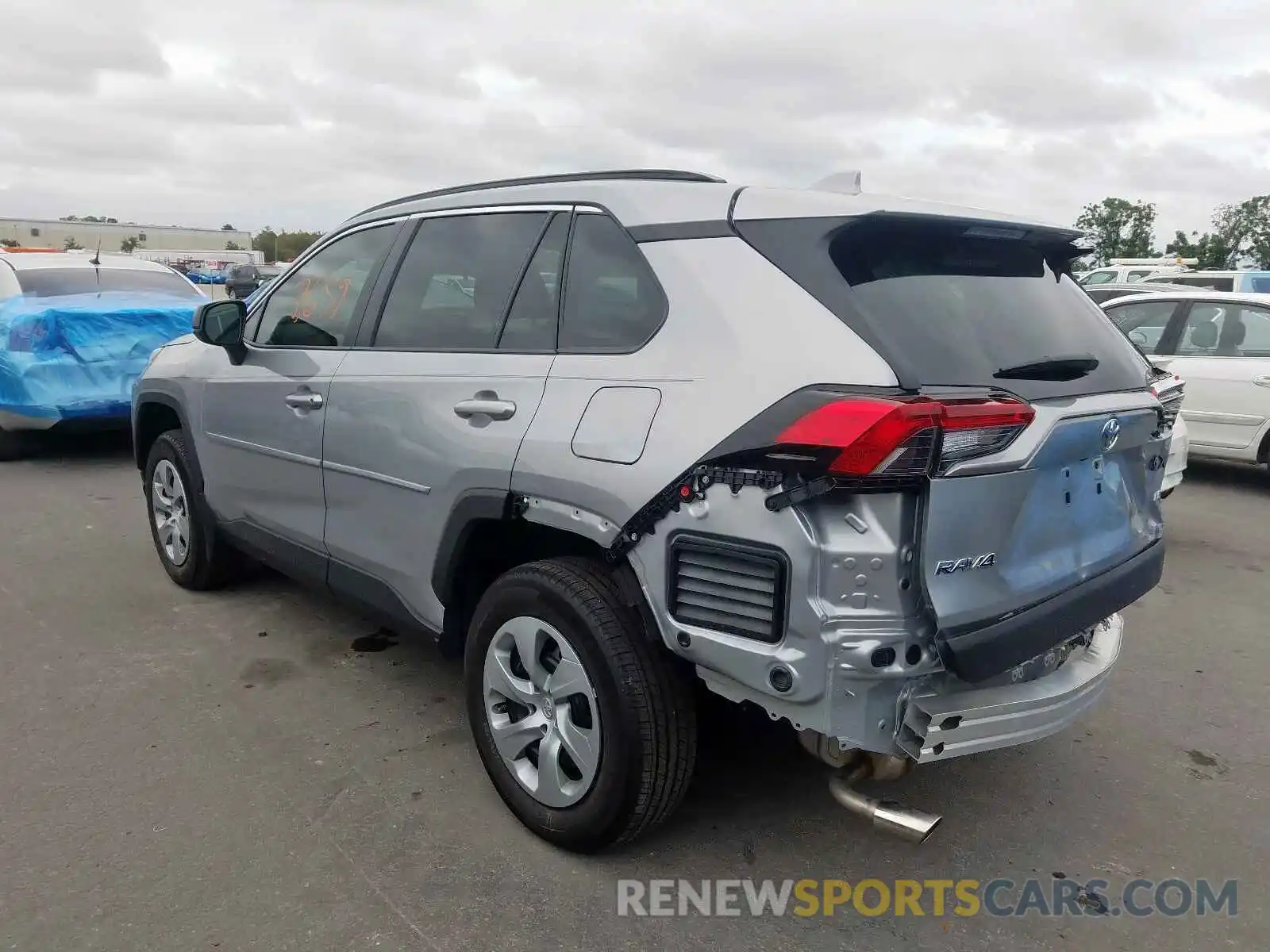 3 Фотография поврежденного автомобиля 2T3H1RFV1KW041257 TOYOTA RAV4 LE 2019