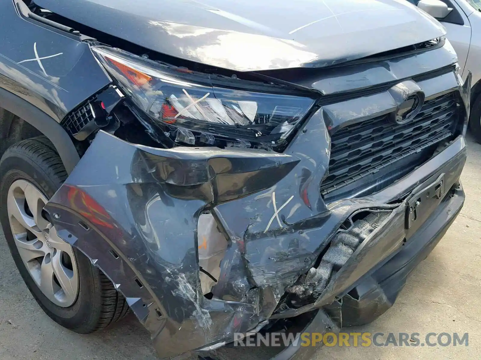 9 Photograph of a damaged car 2T3H1RFV2KW003214 TOYOTA RAV4 LE 2019