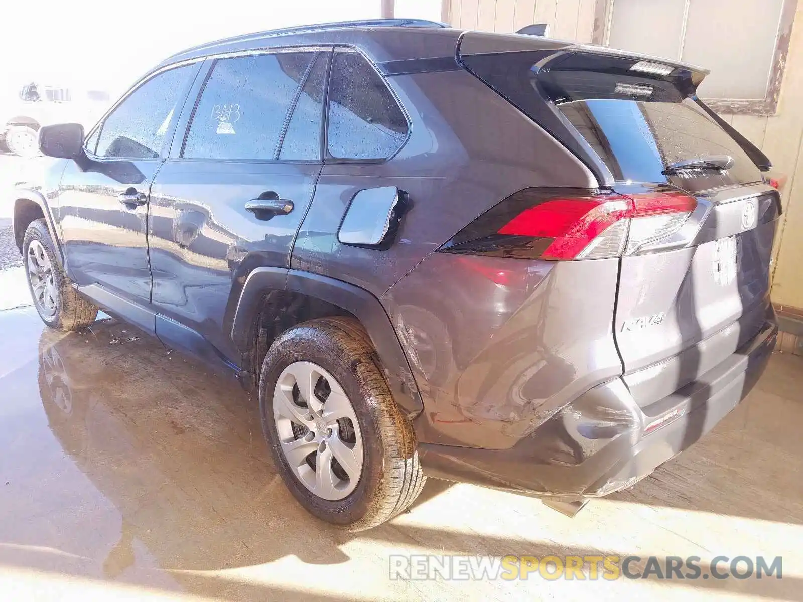 3 Фотография поврежденного автомобиля 2T3H1RFV6KW003345 TOYOTA RAV4 LE 2019