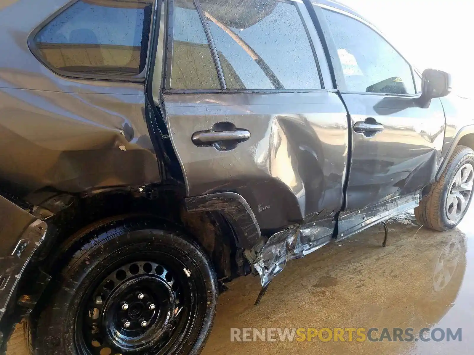 9 Photograph of a damaged car 2T3H1RFV6KW003345 TOYOTA RAV4 LE 2019