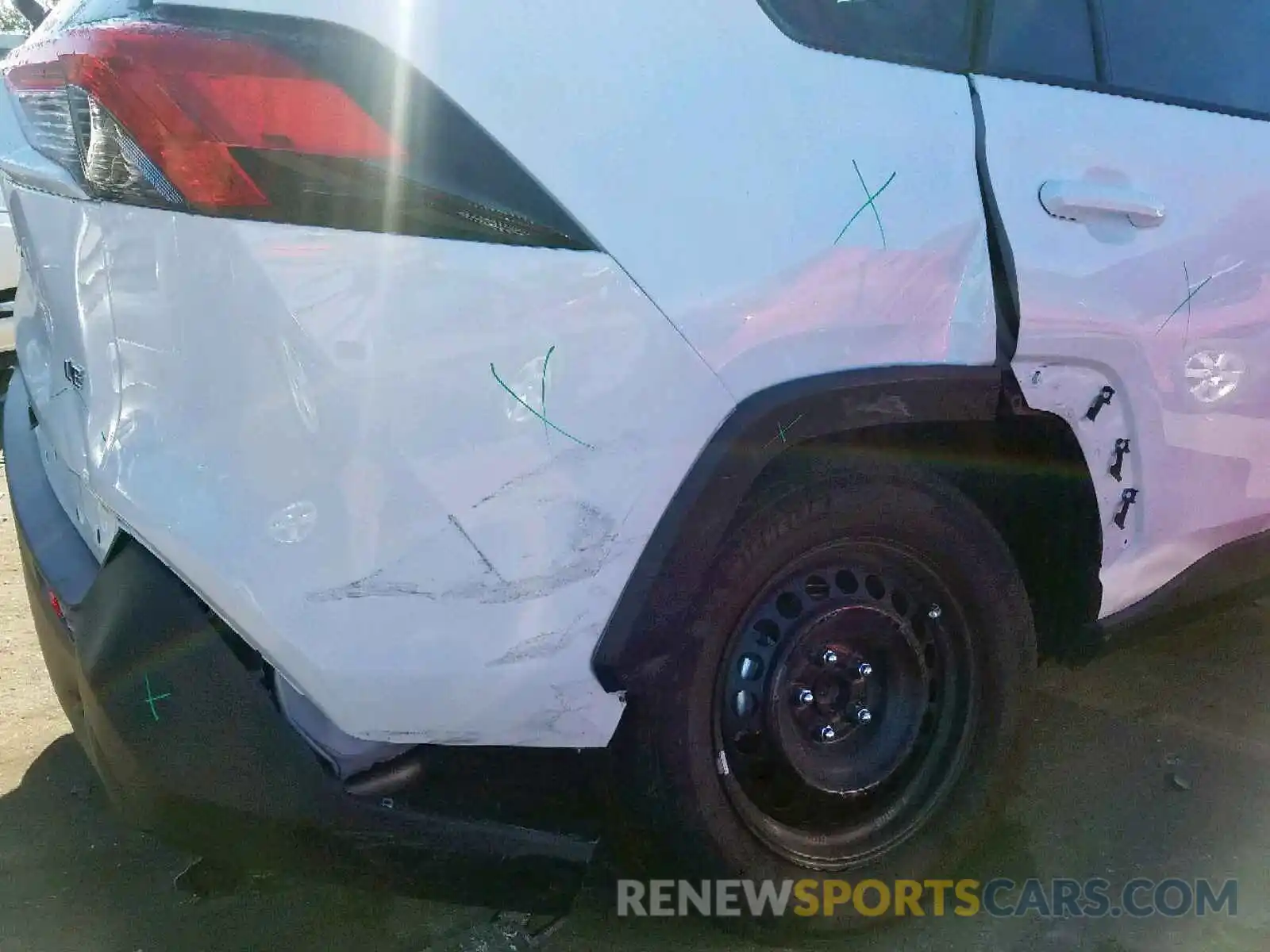 9 Photograph of a damaged car 2T3H1RFV7KW017268 TOYOTA RAV4 LE 2019