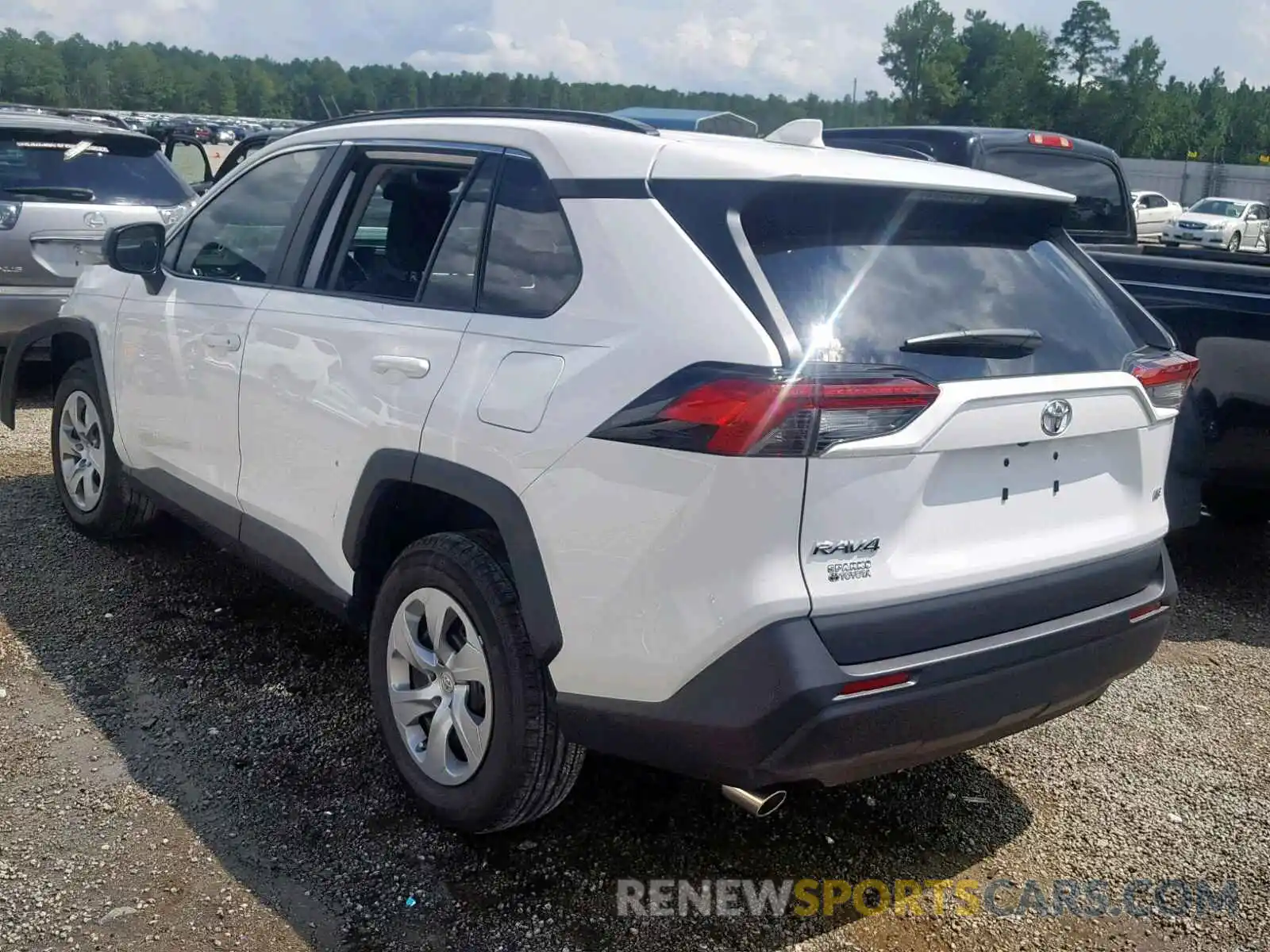 3 Photograph of a damaged car 2T3H1RFV8KW018283 TOYOTA RAV4 LE 2019