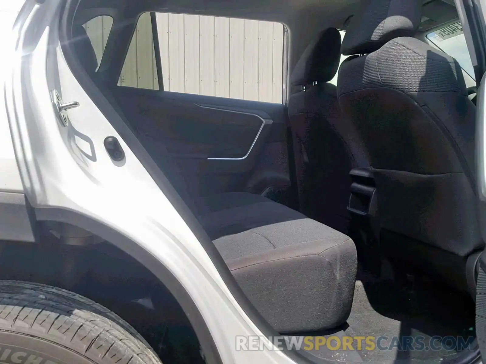 6 Photograph of a damaged car 2T3H1RFV8KW018283 TOYOTA RAV4 LE 2019