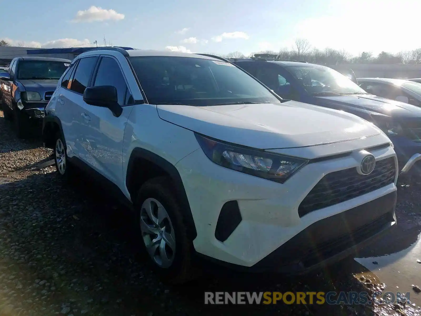 1 Photograph of a damaged car 2T3H1RFV9KW012086 TOYOTA RAV4 LE 2019