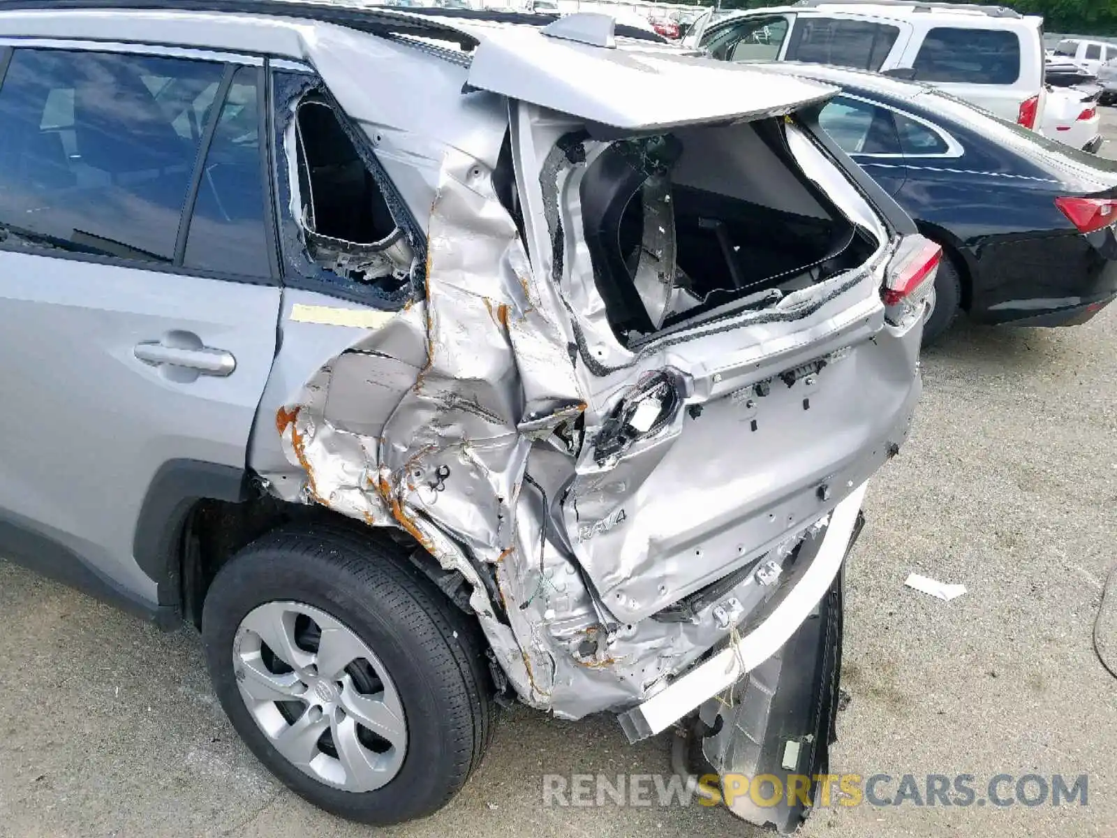 9 Photograph of a damaged car 2T3H1RFVXKW004000 TOYOTA RAV4 LE 2019