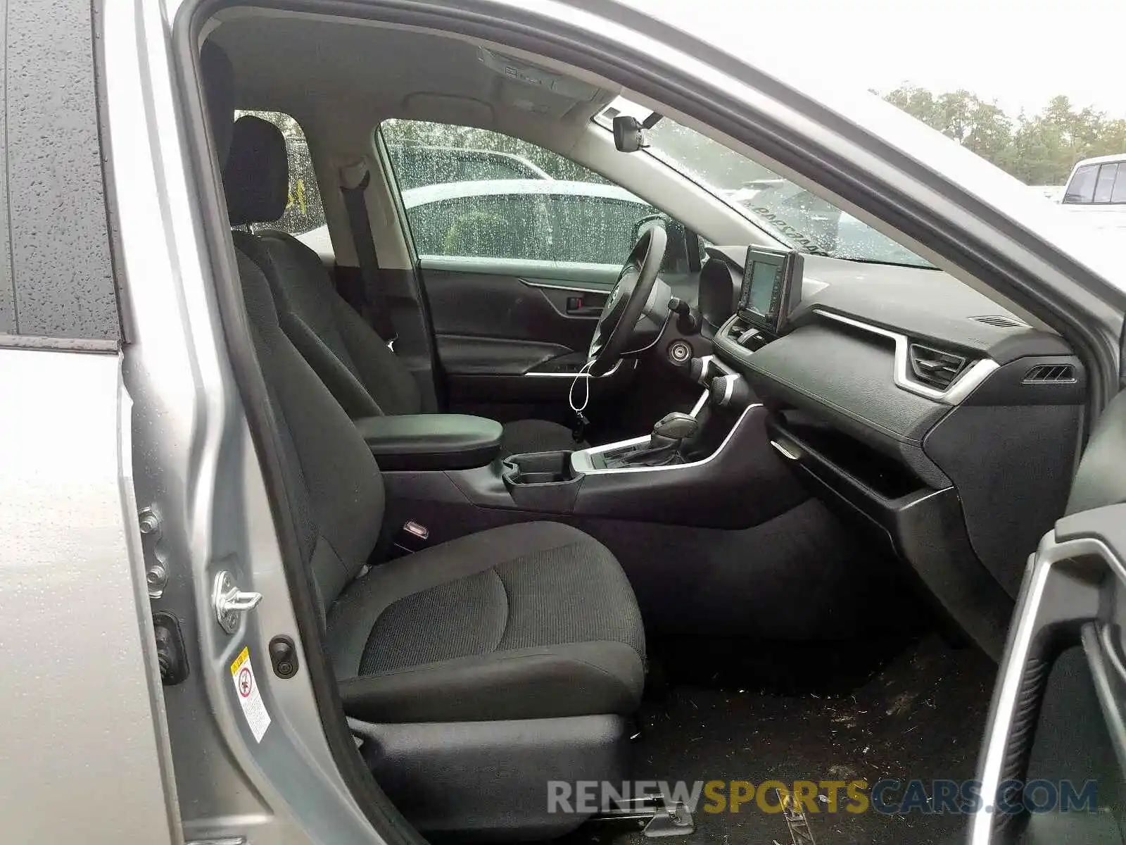 5 Photograph of a damaged car 2T3H1RFVXKW020066 TOYOTA RAV4 LE 2019