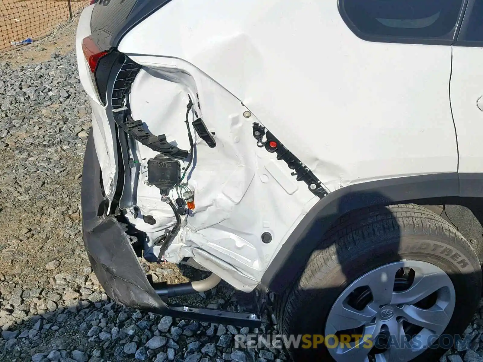 9 Photograph of a damaged car 2T3K1RFV9KW010537 TOYOTA RAV4 LE 2019