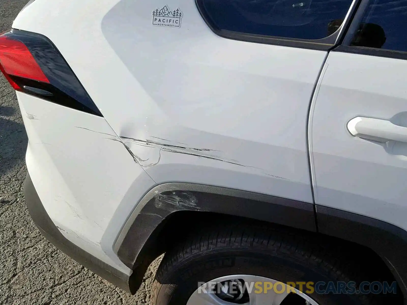 9 Photograph of a damaged car 2T3MWRFV3KW013847 TOYOTA RAV4 LE 2019