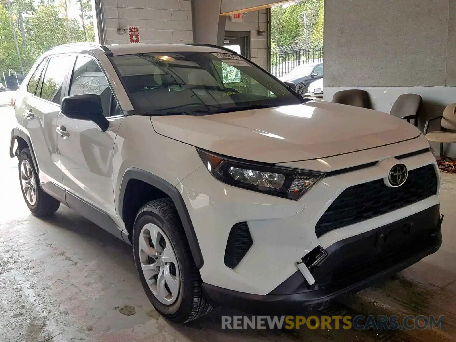 1 Photograph of a damaged car JTMF1RFV2KJ005373 TOYOTA RAV4 LE 2019