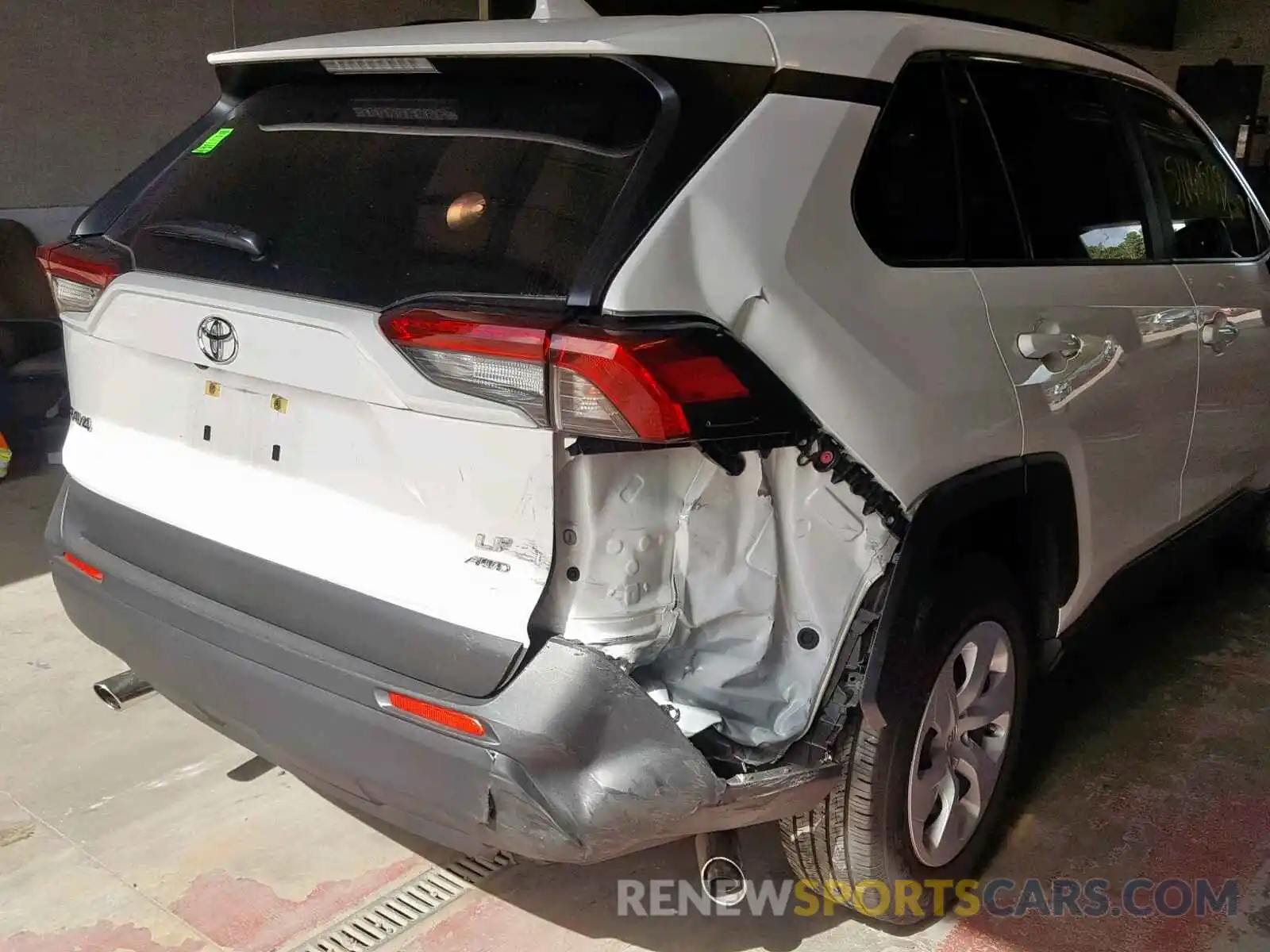 9 Photograph of a damaged car JTMF1RFV2KJ005373 TOYOTA RAV4 LE 2019