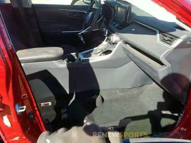 5 Photograph of a damaged car JTMF1RFV2KJ018804 TOYOTA RAV4 LE 2019