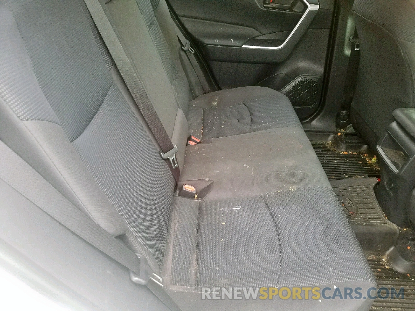 6 Photograph of a damaged car JTMF1RFV3KJ011473 TOYOTA RAV4 LE 2019