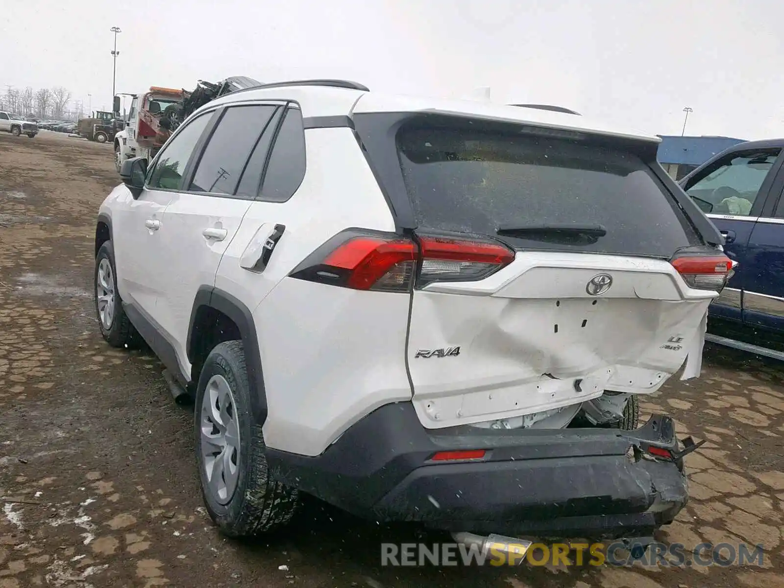 3 Фотография поврежденного автомобиля JTMF1RFV4KD004014 TOYOTA RAV4 LE 2019