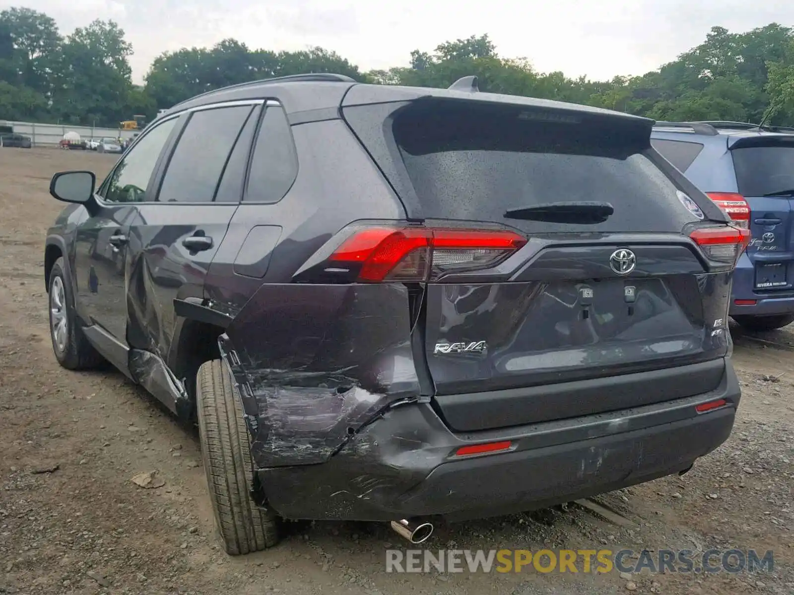 3 Фотография поврежденного автомобиля JTMF1RFV5KD504666 TOYOTA RAV4 LE 2019